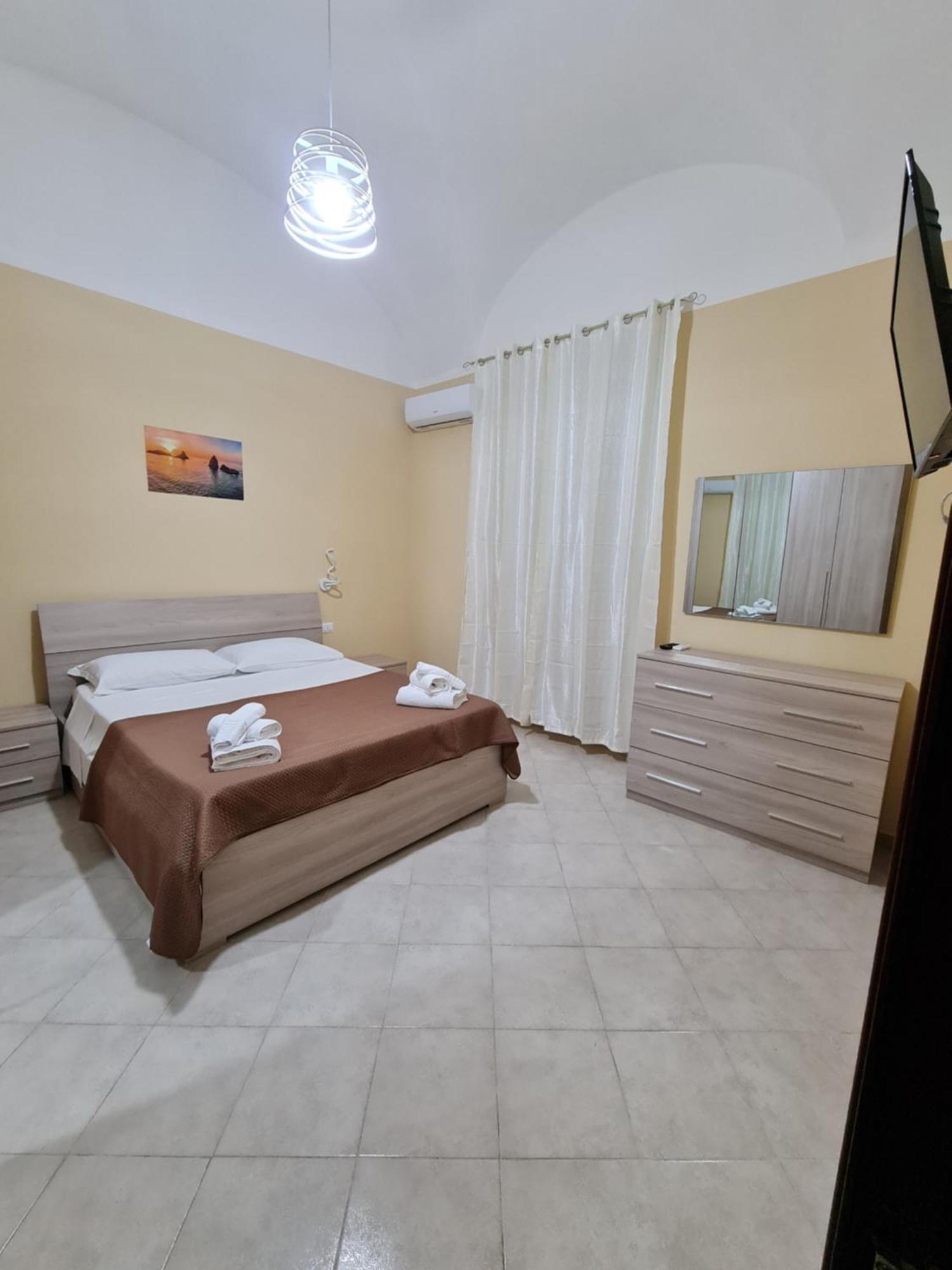 Sicilian Room Aeroporto di Catania Fontana Rossa Esterno foto