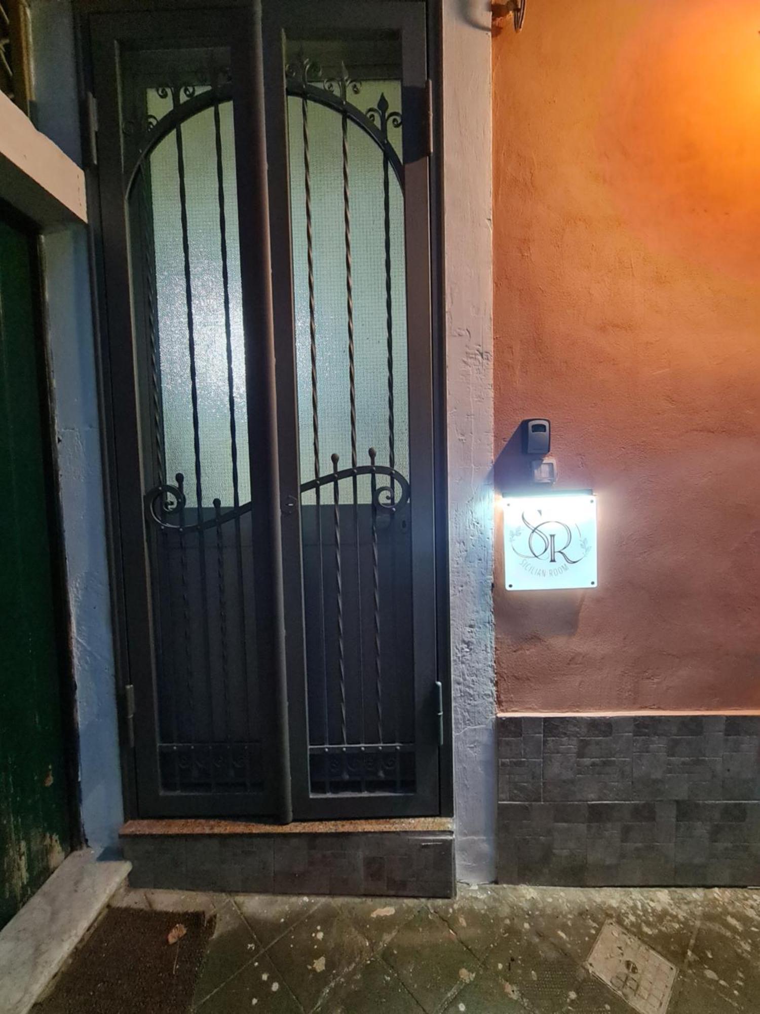 Sicilian Room Aeroporto di Catania Fontana Rossa Esterno foto