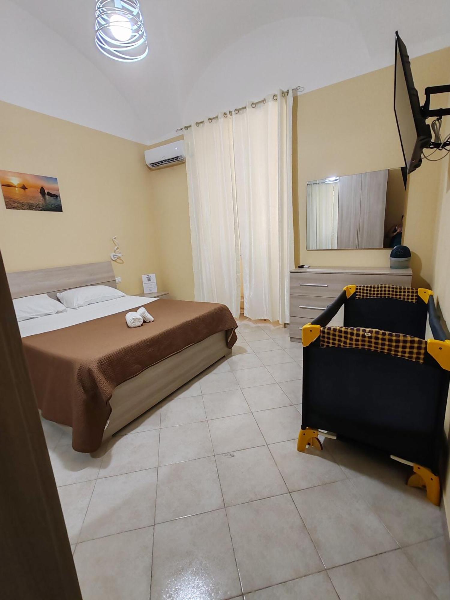 Sicilian Room Aeroporto di Catania Fontana Rossa Esterno foto